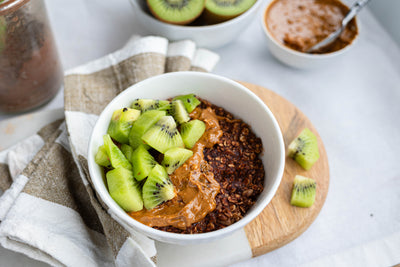 PORRIDGE ORIGINAL CON CACAO, KIWI E CREMA DI ARACHIDI CRUNCHY